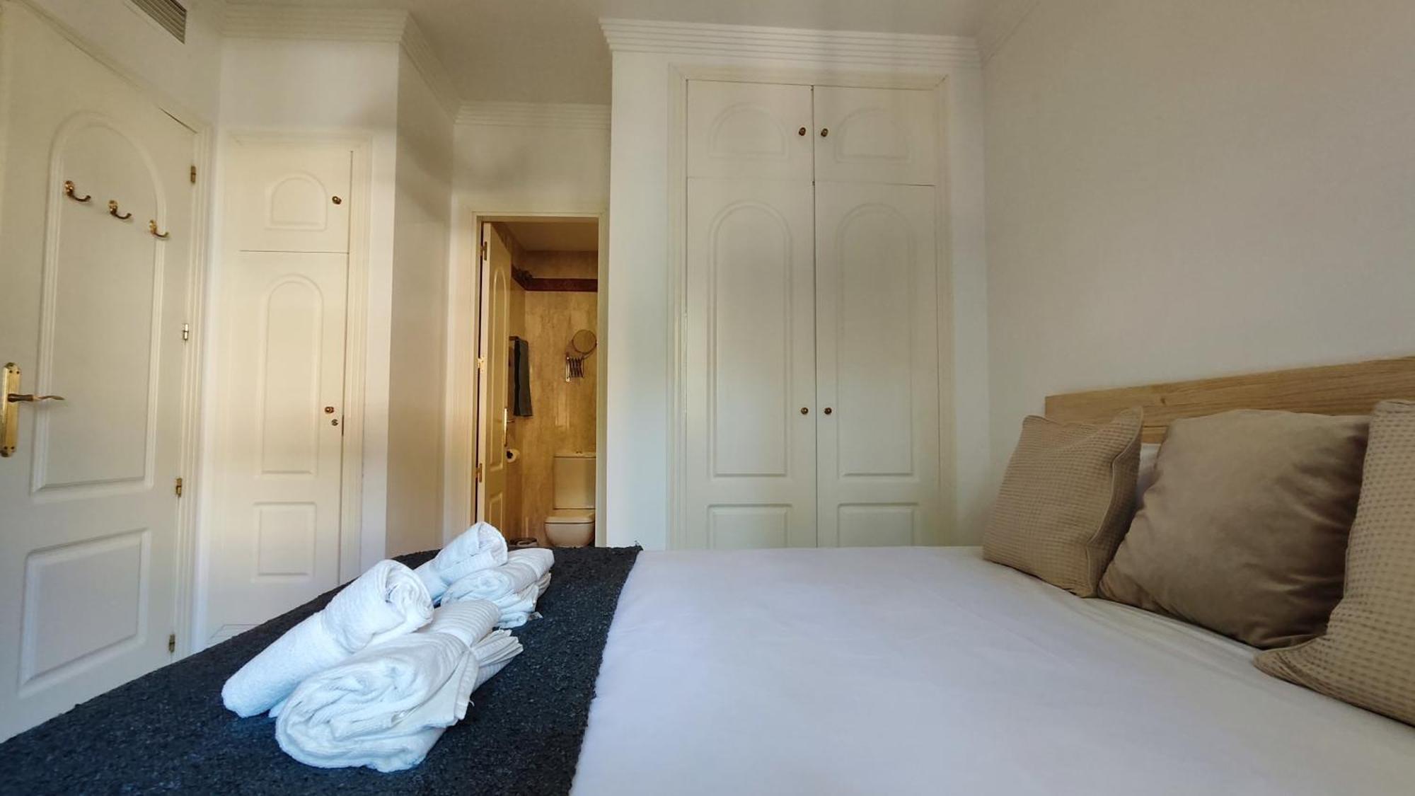 Pinogolf Elviria With Free Parking, Wifi, Pool And Large Terrace Leilighet